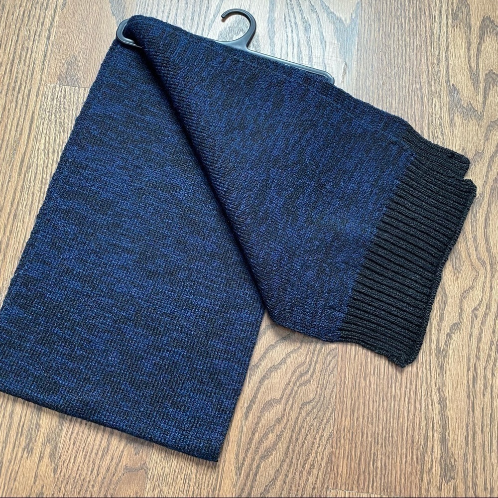 NWT mens Alfani navy blue and Black knitted scarf